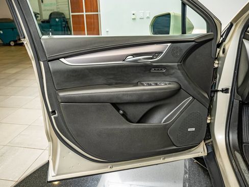 Used 2017 Cadillac XT5 Luxury w/ Driver Awareness Package FWD image 19