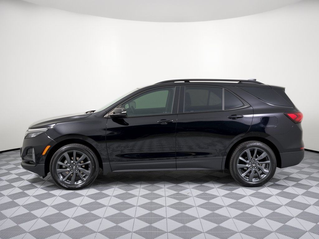 Used 2023 Chevrolet Equinox RS FWD image 2