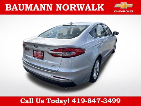 Used 2019 Ford Fusion SE FWD image 5