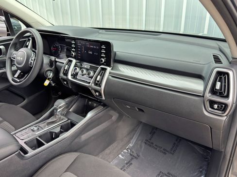 Used 2022 Kia Sorento LX image 13