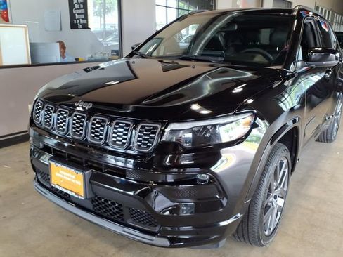 Used 2024 Jeep Compass Limited w/ High Altitude Package AWD/4WD image 9