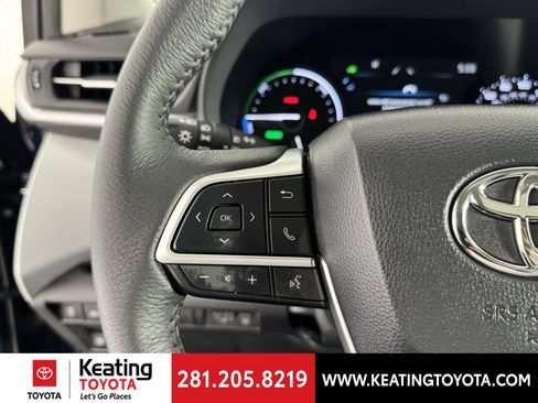 Certified 2025 Toyota Sienna XLE image 29