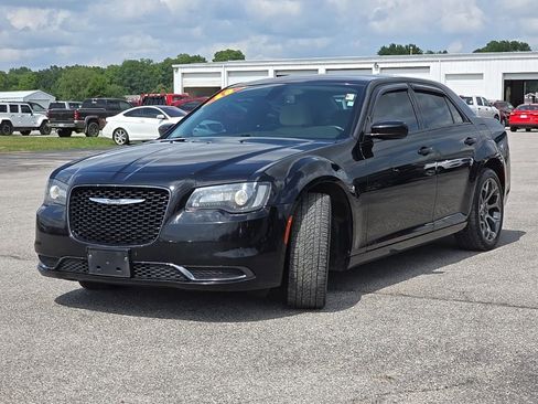 Used 2018 Chrysler 300 Touring w/ Sport Appearance Package image 3
