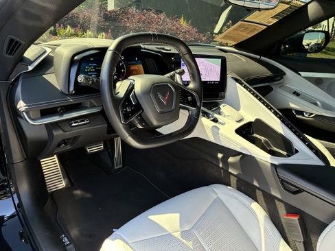 Used 2023 Chevrolet Corvette Stingray Preferred Conv w/ Z51 Performance Package RWD image 17
