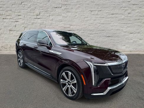 Used 2025 Cadillac Escalade IQ Luxury 2 w/ LPO, Premium Carpet Package AWD/4WD image 3