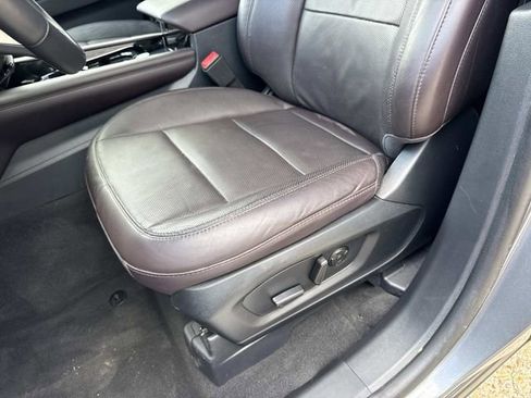 Used 2025 Ford Explorer Platinum w/ LUX Leather Package AWD/4WD image 22