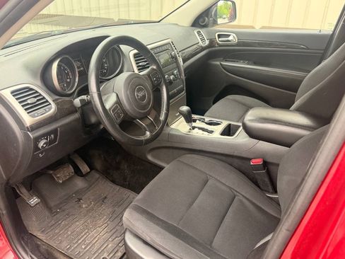 Used 2012 Jeep Grand Cherokee Laredo w/ Laredo E Group AWD/4WD image 9