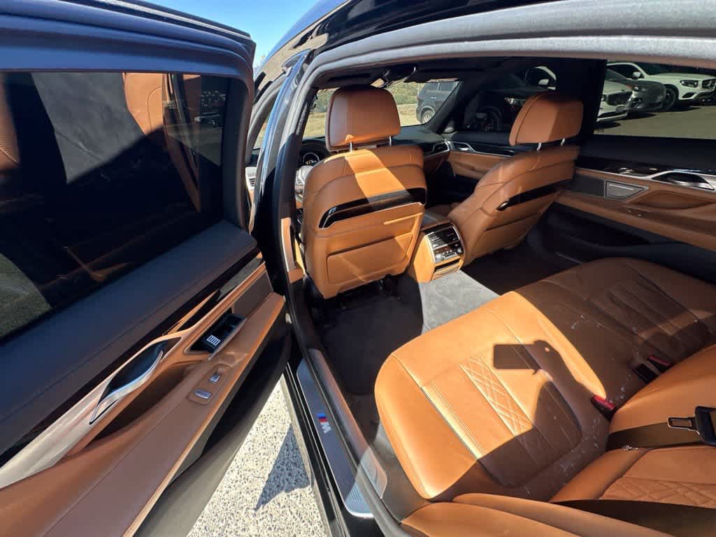 Used 2019 BMW 750i w/ M Sport Package RWD image 10