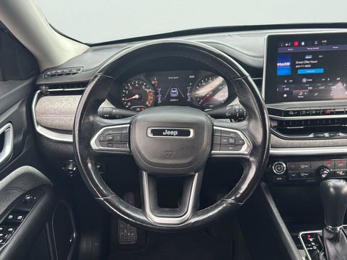 Used 2022 Jeep Compass Latitude w/ Sun and Sound Group AWD/4WD image 24