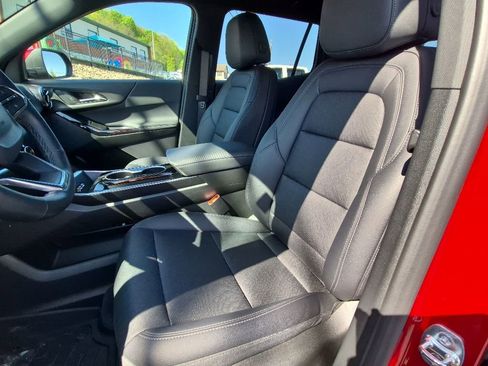 Used 2025 Chevrolet Equinox LT w/ Convenience Package II image 11