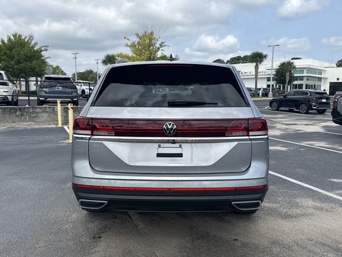 Used 2026 Volkswagen Atlas SE FWD image 15