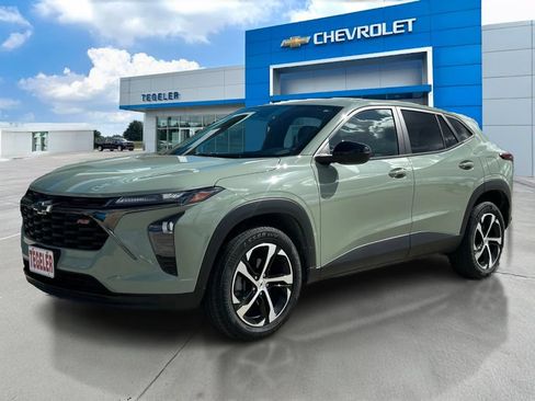 Used 2024 Chevrolet Trax RS w/ Driver Confidence Package FWD image 1