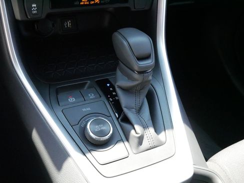 Certified 2025 Toyota RAV4 XLE AWD/4WD image 24