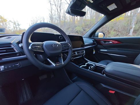 New 2026 Chevrolet Traverse Z71 w/ Driver Confidence Package image 4