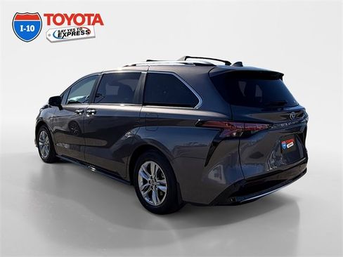 Certified 2023 Toyota Sienna Limited image 3