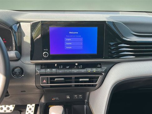 Used 2025 Toyota Camry SE w/ Convenience Package FWD image 9