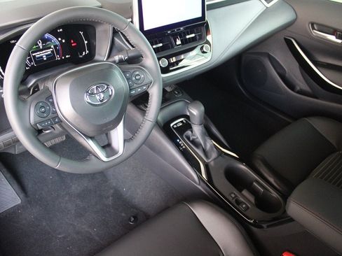 Used 2026 Toyota Corolla XSE FWD image 2