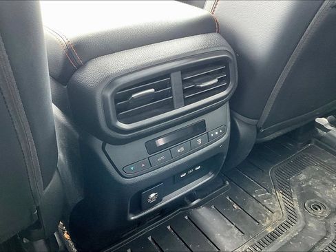 Used 2025 Honda Pilot TrailSport image 17