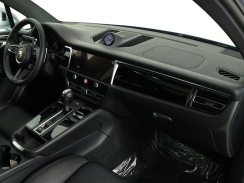 Certified 2026 Porsche Macan AWD/4WD image 24