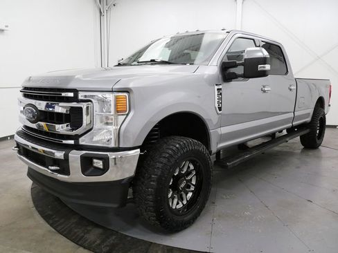 Used 2020 Ford F250 XLT w/ XLT Premium Package image 3