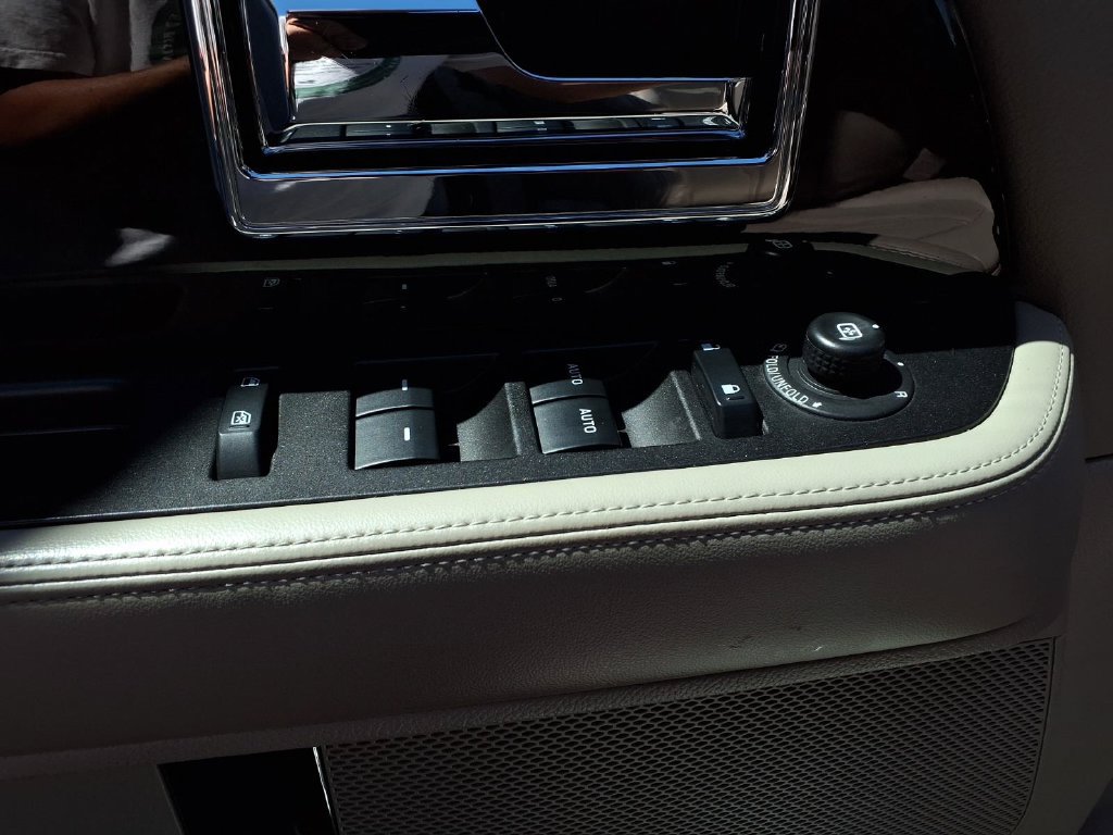 Used 2015 Lincoln Navigator 2WD image 17