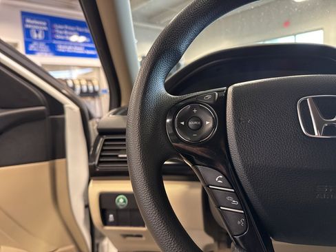 Used 2017 Honda Accord LX image 17