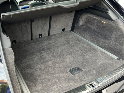 Used 2025 Bentley Bentayga image 22