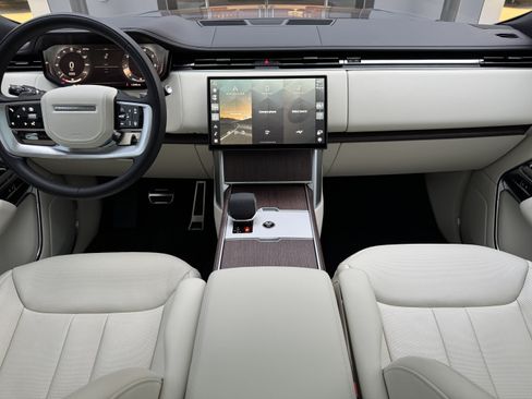Certified 2025 Land Rover Range Rover SE AWD/4WD image 4