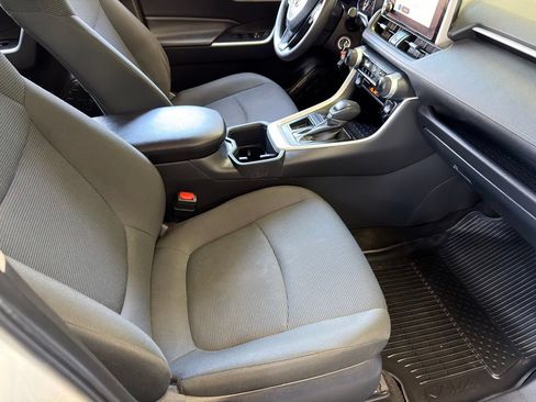 Used 2022 Toyota Prius Prime LE FWD image 20