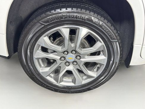 Used 2021 Chevrolet Traverse Premier FWD image 37