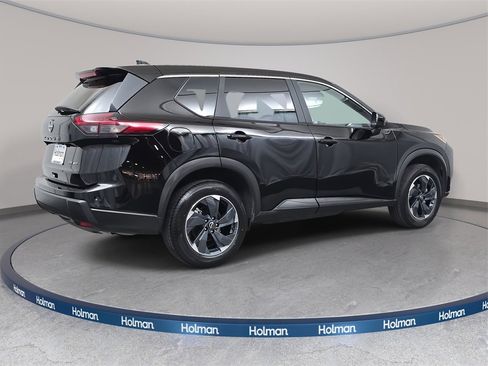 Used 2024 Nissan Rogue SV image 6