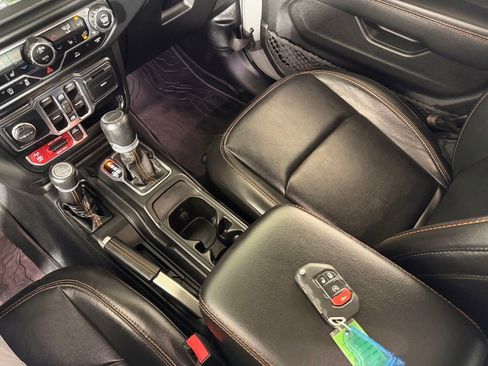 Used 2022 Jeep Gladiator Mojave w/ Cold Weather Group AWD/4WD image 18