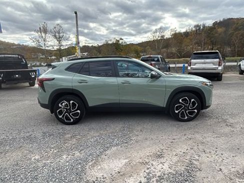 Certified 2024 Chevrolet Trax RS w/ Sunroof Package image 10