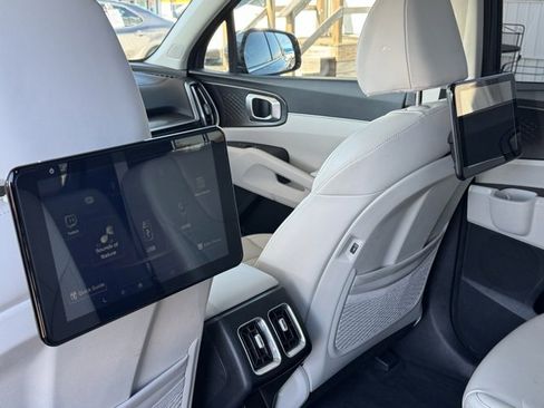 Used 2025 Kia Sorento EX w/ Panoramic Sunroof Package image 25