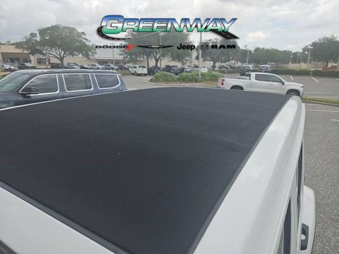 Used 2022 Jeep Wrangler Unlimited Sahara w/ Cold Weather Group AWD/4WD image 13