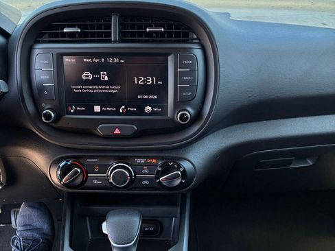 Used 2025 Kia Soul LX w/ LX Technology Package image 11
