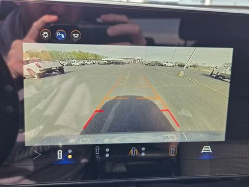 Used 2025 Chevrolet Equinox LT w/ Safety and Technology Package image 22