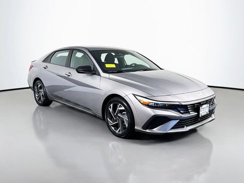 Used 2025 Hyundai Elantra Sport FWD image 10