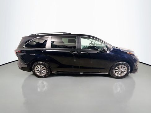 Used 2026 Toyota Sienna XLE AWD/4WD image 8