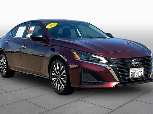 Used 2024 Nissan Altima 2.5 SV FWD image 2