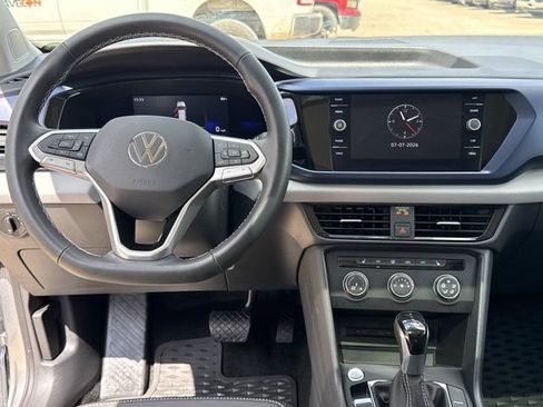 Used 2022 Volkswagen Taos SE FWD image 7