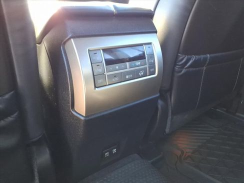 Used 2021 Lexus GX 460 Premium image 32