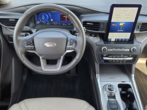 Used 2020 Ford Explorer Platinum w/ Premium Technology Package image 24