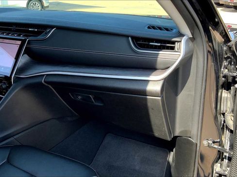 Used 2024 Jeep Grand Cherokee Limited image 16