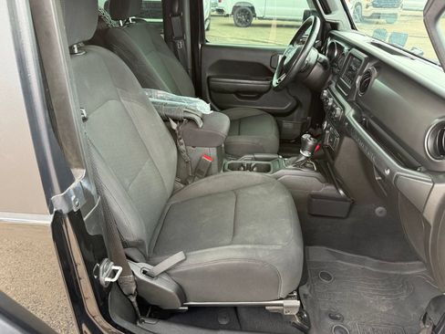 Used 2022 Jeep Wrangler Sport AWD/4WD image 28