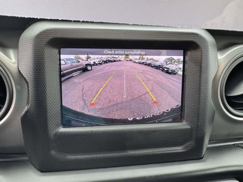 Used 2022 Jeep Wrangler Unlimited Sport image 24