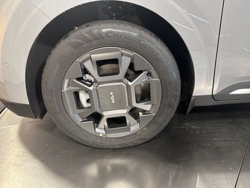 New 2026 Kia Carnival SX FWD image 3