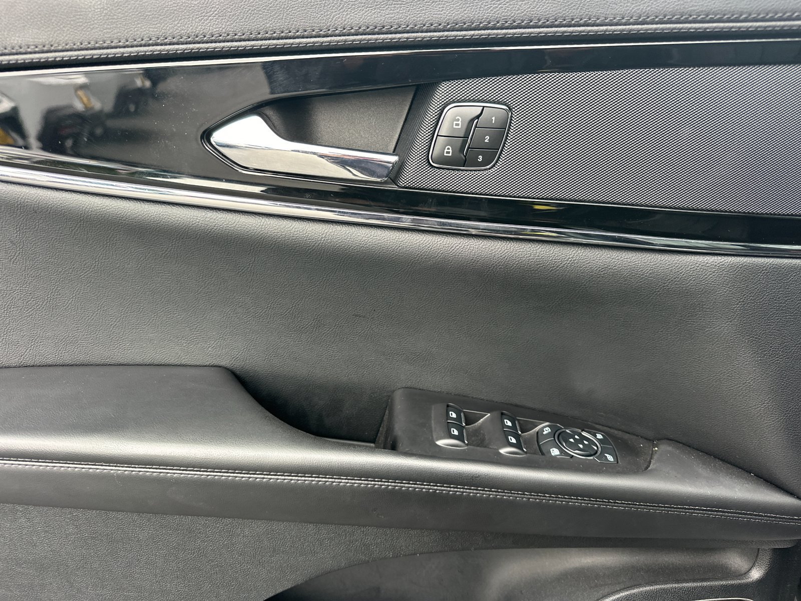 Certified 2023 Lincoln Nautilus FWD w/ Premium Package image 10