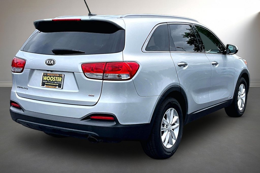 Used 2017 Kia Sorento AWD image 5