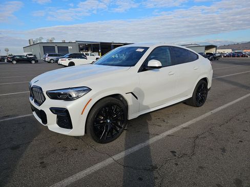 Used 2022 BMW X6 xDrive40i w/ M Sport Package image 2